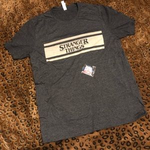 Stranger Things Tops - STRANGER THINGS t-shirt + key chain L Stranger Things Tops - STRANGER THINGS t-shirt + key chain L